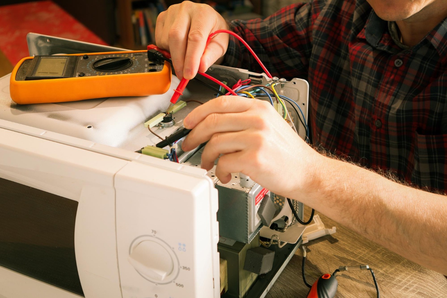 Prüfung ortsveränderlicher elektrischer Betriebsmittel DGUV V3 mikrowelle